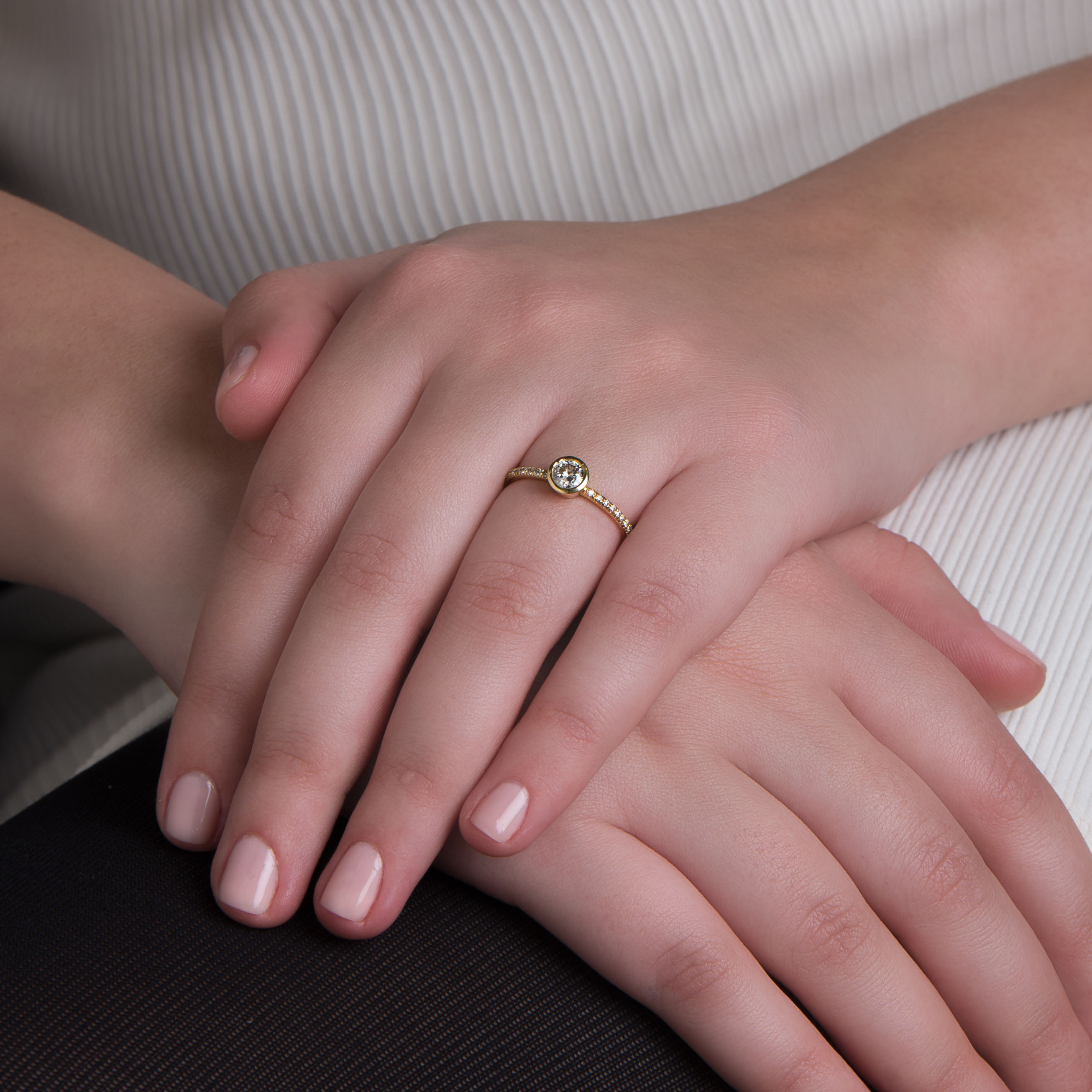 טבעת אירוסין Iris