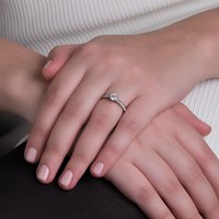 טבעת אירוסין Lena